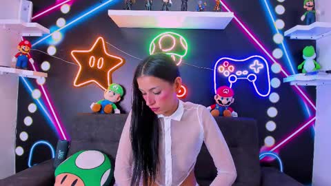 Snapshot of chaneladamss_ chatting on February 19, 7:37 pm C H A N E L online show from February 19, 7:37 pm
