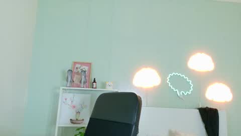 Snapshot of chaneladamss_ chatting on September 12, 2:57 am C H A N E L online show from September 12, 2:57 am