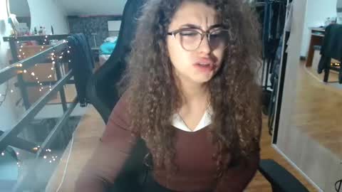 Stephanieblisss online show from December 19, 10:44 am