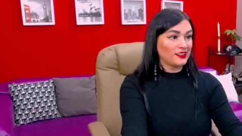 The Queen online show from October 19, 9:08 pm