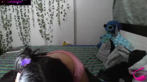 Snapshot of charis_21 chatting on December 19, 12:34 am charis 2 online show from December 19, 12:34 am