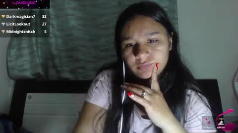 Snapshot of charis_21 chatting on December 6, 2:40 am charis 2 online show from December 6, 2:40 am
