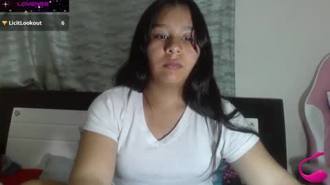 Snapshot of charis_21 chatting on December 5, 2:15 am charis 2 online show from December 5, 2:15 am