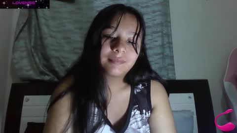 Snapshot of charis_21 chatting on December 1, 4:32 pm charis 2 online show from December 1, 4:32 pm