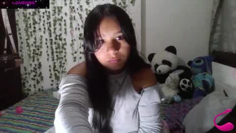 Snapshot of charis_21 chatting on December 24, 9:50 am charis 2 online show from December 24, 9:50 am