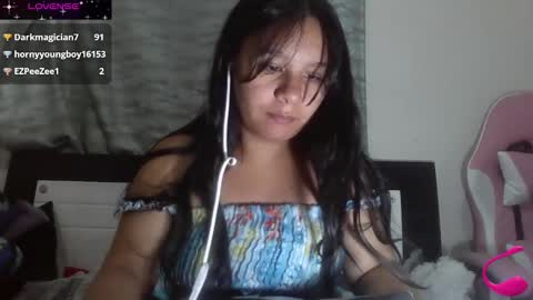 Snapshot of charis_21 chatting on December 4, 2:14 am charis 2 online show from December 4, 2:14 am