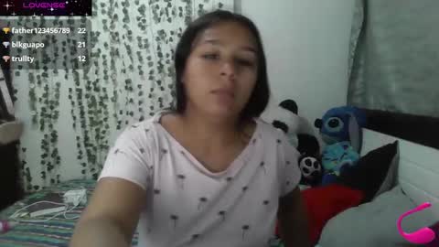 Snapshot of charis_21 chatting on December 23, 12:46 am charis 2 online show from December 23, 12:46 am