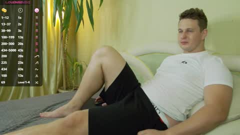 Snapshot of charlie_smiley chatting on September 10, 5:58 pm Charlie Smiley online show from September 10, 5:58 pm