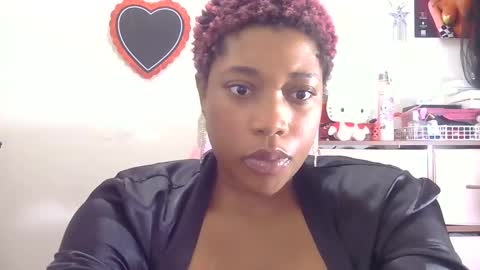 charliecakesssss online show from February 9, 4:25 am