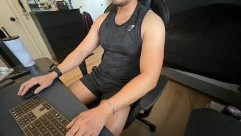 charliekkw online show from April 19, 5:03 pm