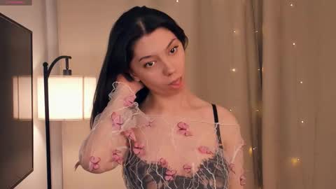 Yumi online show from February 17, 8:08 pm