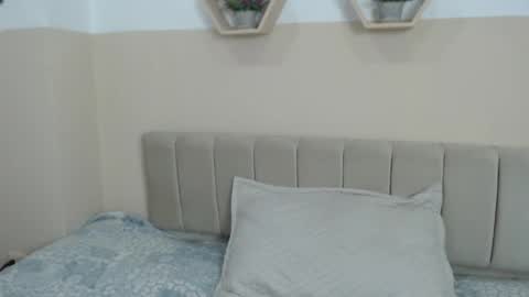 charlothe_dumont online show from April 24, 4:31 pm