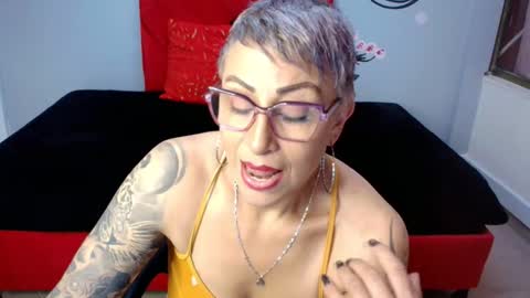 CHARLOTTE GRAY online show from October 25, 1:33 pm