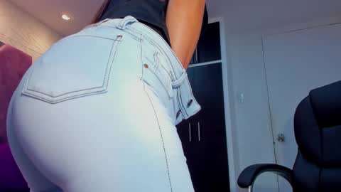 Charlotte Icee online show from November 25, 4:39 pm