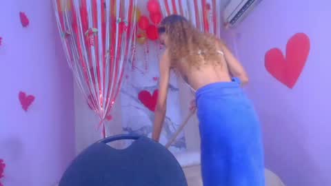 Snapshot of charlotte_love10 chatting on February 11, 11:53 am CHARLOTTE online show from February 11, 11:53 am