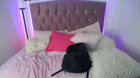 charlotte_walker1 online show from March 12, 5:57 am