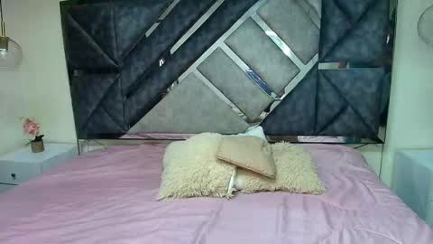 charlotte_walker1 online show from September 18, 2:15 am