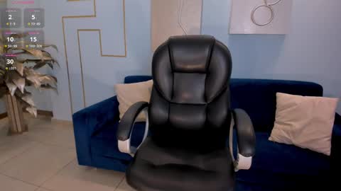 Snapshot of charlottecox_ chatting on February 10, 6:03 pm Charlotte online show from February 10, 6:03 pm