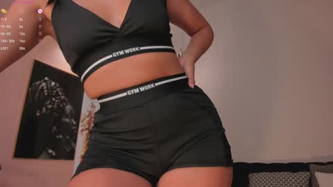 Snapshot of charlottecox_ chatting on January 29, 5:24 pm Charlotte online show from January 29, 5:24 pm