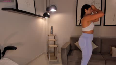 Snapshot of charlottecox_ chatting on January 21, 10:41 am Charlotte online show from January 21, 10:41 am