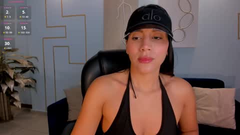 Snapshot of charlottecox_ chatting on February 10, 11:36 am Charlotte online show from February 10, 11:36 am