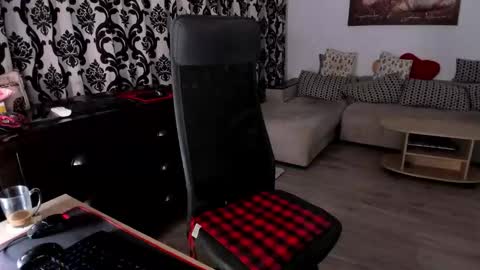 Snapshot of charlottediamonds chatting on September 19, 6:33 pm Charlotte Diamonds online show from September 19, 6:33 pm