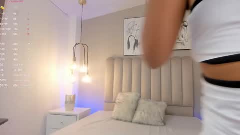 charlottee_evans1 online show from September 30, 1:43 pm