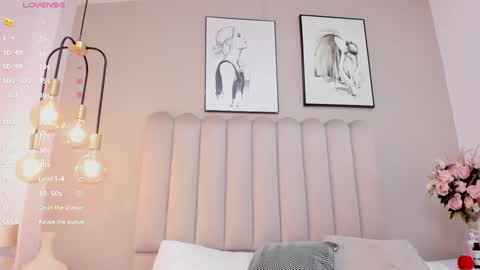charlottee_evans1 online show from September 18, 1:48 pm