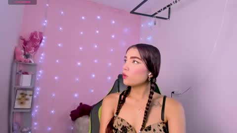 charlotteee online show from October 28, 2:01 am