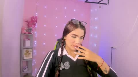 charlotteee online show from October 17, 3:43 am