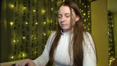 Snapshot of charlottewip chatting on January 24, 7:39 pm Kira online show from January 24, 7:39 pm