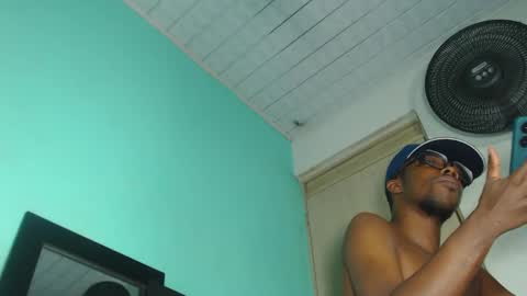 charly_vergonti_ online show from December 21, 11:11 am