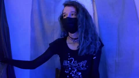 Snapshot of charlydestroyer chatting on December 20, 2:37 pm charly dest online show from December 20, 2:37 pm