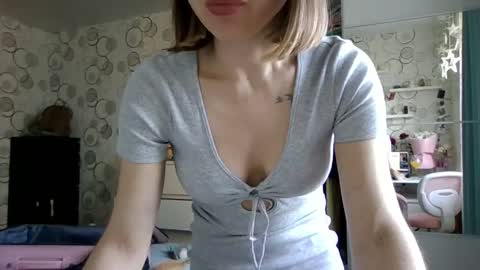 charming__chick online show from May 23, 2:35 pm