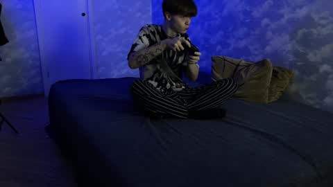 Snapshot of charonbaby1 chatting on January 30, 10:41 pm lynxy online show from January 30, 10:41 pm