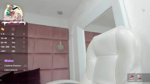Snapshot of chartolotte__ chatting on January 3, 12:29 pm Andrea online show from January 3, 12:29 pm