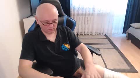 Snapshot of chatskor chatting on February 4, 6:36 am Egor Skornyakov online show from February 4, 6:36 am