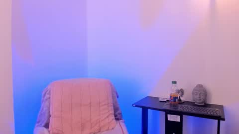 Chelsea  online show from November 18, 8:01 pm