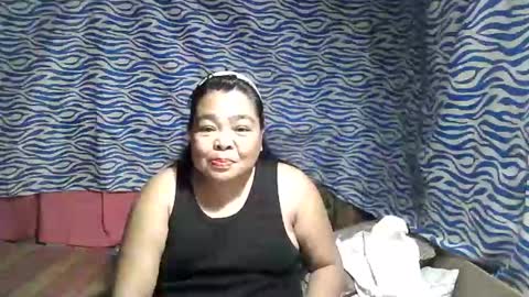 Snapshot of chenita_kits chatting on October 16, 1:11 pm chenita_kits online show from October 16, 1:11 pm