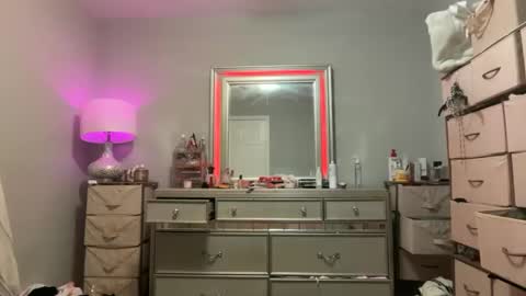 cherliecarmen online show from December 13, 8:48 pm