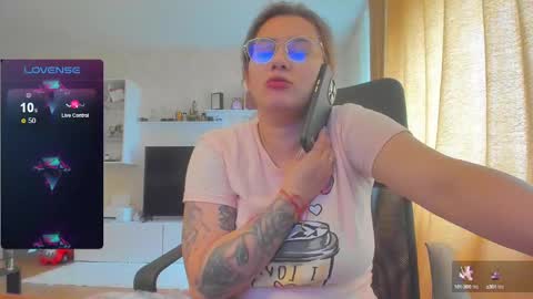 Snapshot of cherry_pie_69 chatting on March 2, 10:03 am mayra online show from March 2, 10:03 am