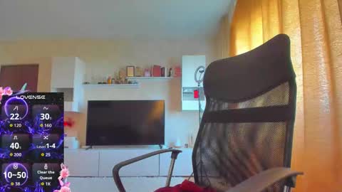 mayra online show from September 25, 8:10 am