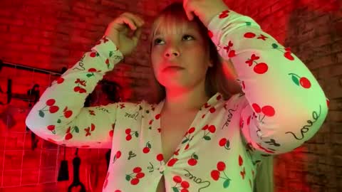     online show from October 24, 11:33 am