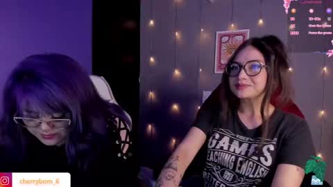 Snapshot of cherrybom_ chatting on February 5, 5:09 am dayis independent model online show from February 5, 5:09 am