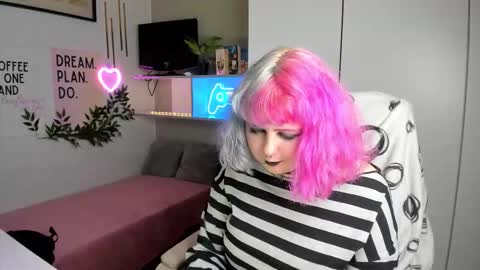 Sarah online show from February 6, 10:34 pm