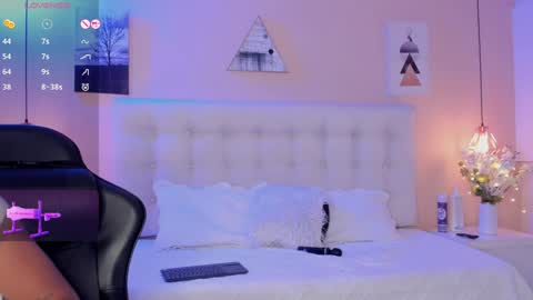 Snapshot of cherrybr_ chatting on February 7, 11:34 pm Cherry Lady online show from February 7, 11:34 pm