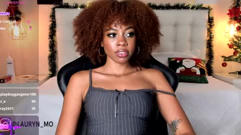 Snapshot of cherrybr_ chatting on December 28, 3:37 am Cherry Lady online show from December 28, 3:37 am