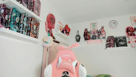 Snapshot of cherrymafer666 chatting on February 21, 2:06 am cherrycute666 online show from February 21, 2:06 am