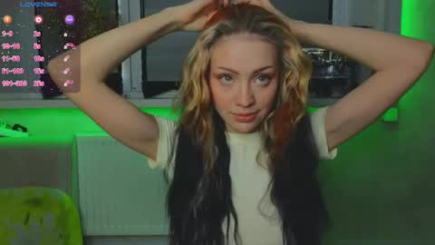 Lysia online show from May 28, 3:43 pm