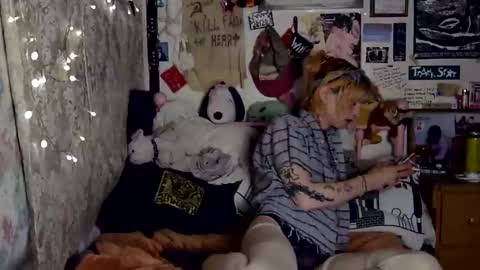 cher strauberry online show from April 11, 5:12 am